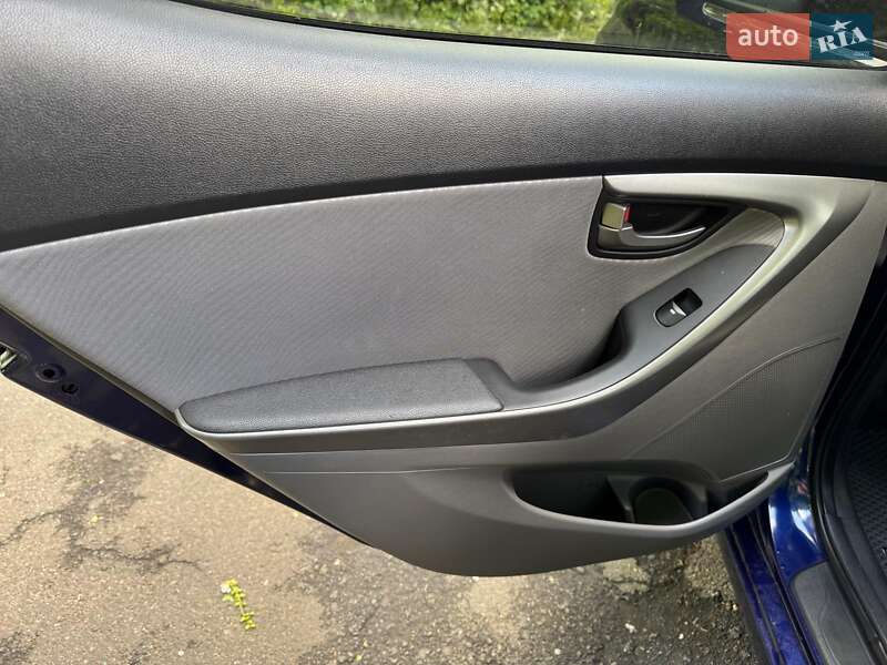 Седан Hyundai Elantra 2013 в Киеве