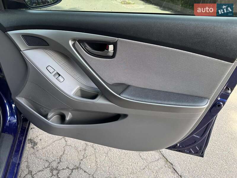Седан Hyundai Elantra 2013 в Киеве