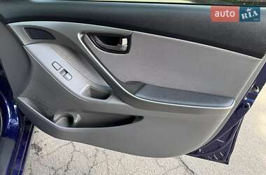 Седан Hyundai Elantra 2013 в 