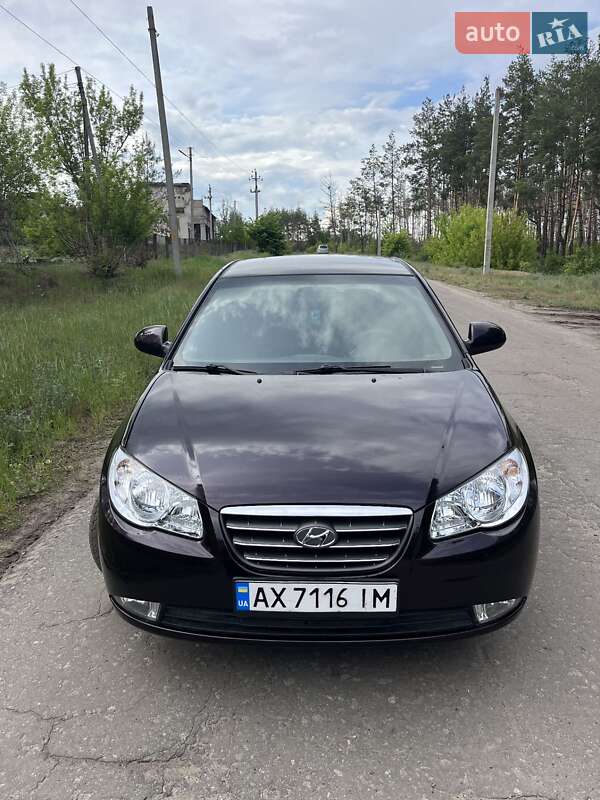 Седан Hyundai Elantra 2008 в Изюме