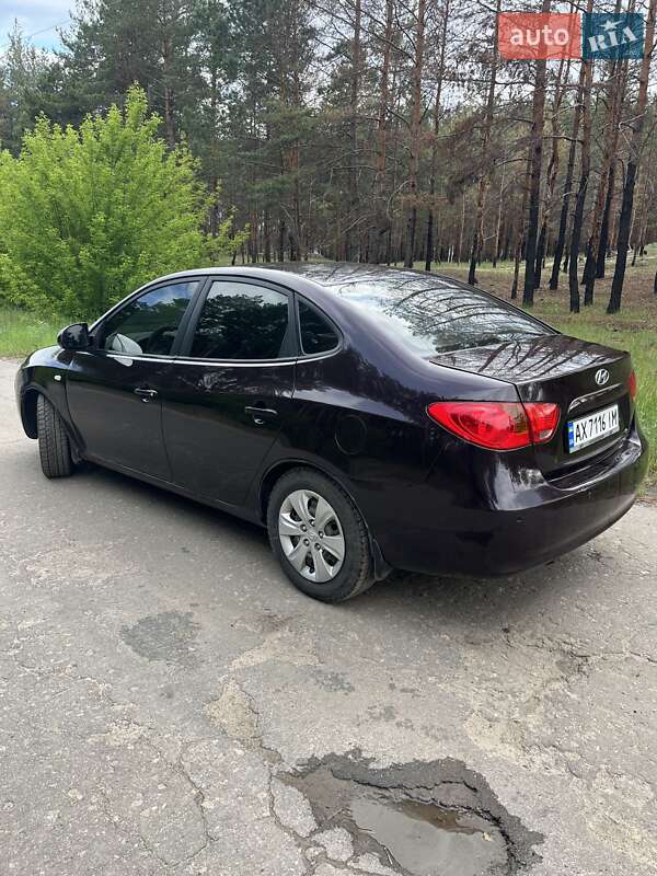 Седан Hyundai Elantra 2008 в Изюме