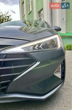 Седан Hyundai Elantra 2019 в 