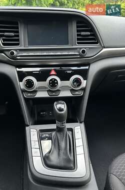 Седан Hyundai Elantra 2019 в 