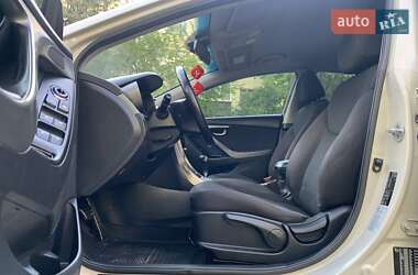 Седан Hyundai Elantra 2012 в 
