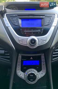 Седан Hyundai Elantra 2012 в 