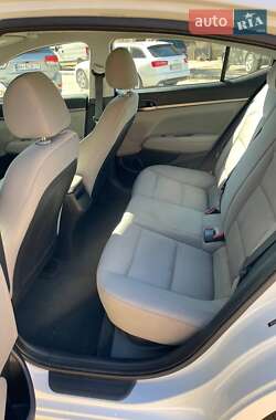 Седан Hyundai Elantra 2016 в 