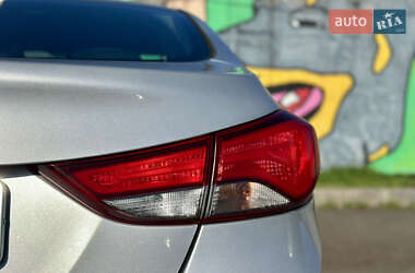 Седан Hyundai Elantra 2015 в 