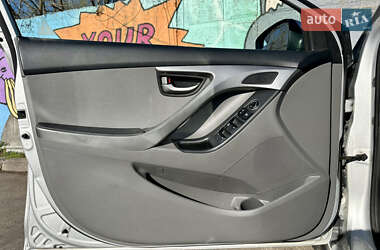 Седан Hyundai Elantra 2015 в 