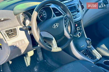 Седан Hyundai Elantra 2015 в 