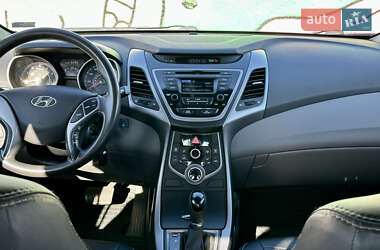 Седан Hyundai Elantra 2015 в 