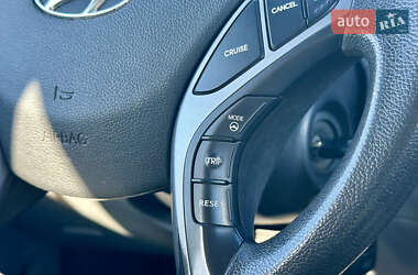 Седан Hyundai Elantra 2015 в 