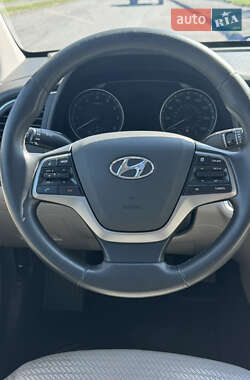 Седан Hyundai Elantra 2016 в 