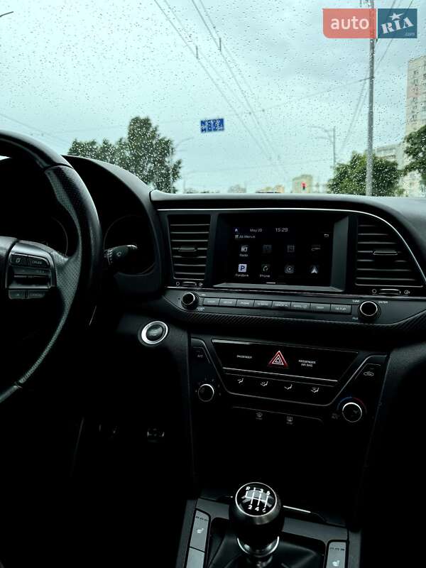 Hyundai Elantra 2016
