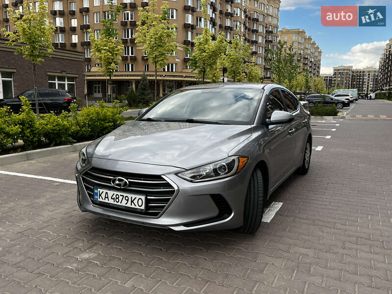 Седан Hyundai Elantra 2016 в Києві