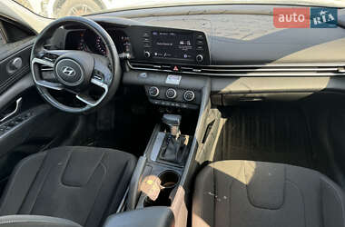 Седан Hyundai Elantra 2022 в 