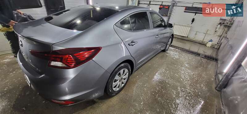 Седан Hyundai Elantra 2018 в Киеве