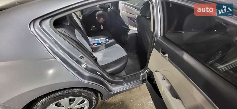 Седан Hyundai Elantra 2018 в Киеве