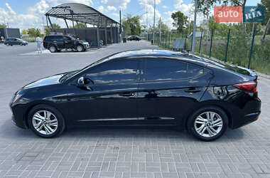 Седан Hyundai Elantra 2019 в 