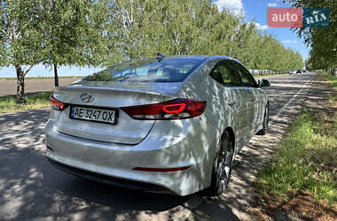 Седан Hyundai Elantra 2016 в 