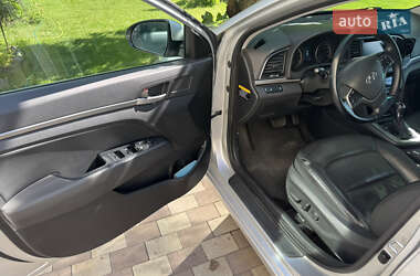 Седан Hyundai Elantra 2016 в 