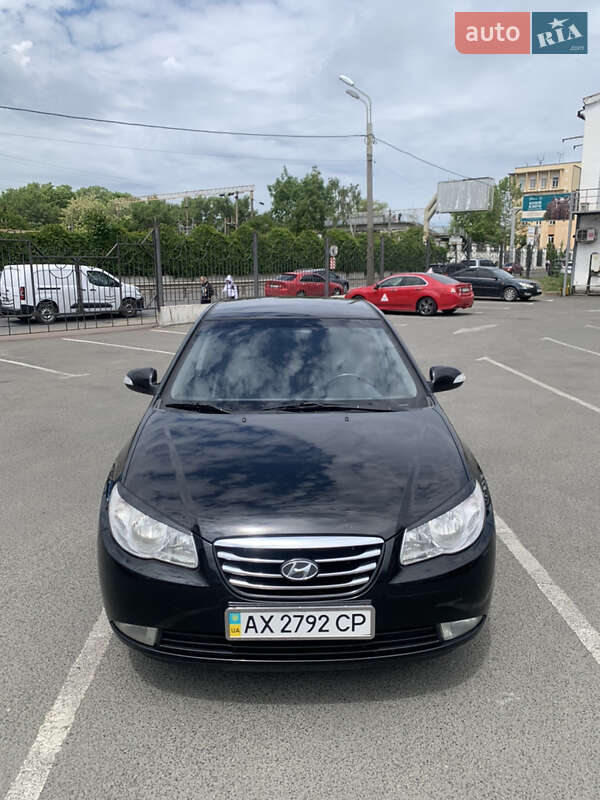 Седан Hyundai Elantra 2010 в 
