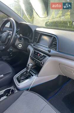 Седан Hyundai Elantra 2016 в 