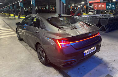 Седан Hyundai Elantra 2021 в 
