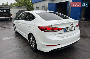 Седан Hyundai Elantra 2017 в 