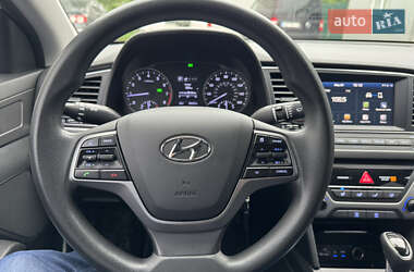 Седан Hyundai Elantra 2017 в 