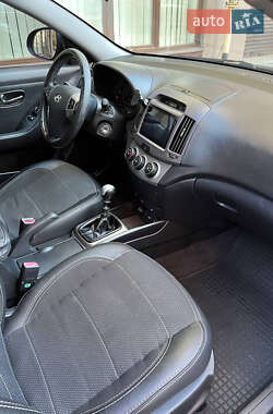 Седан Hyundai Elantra 2010 в 