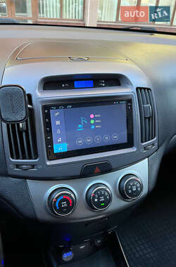 Седан Hyundai Elantra 2010 в 