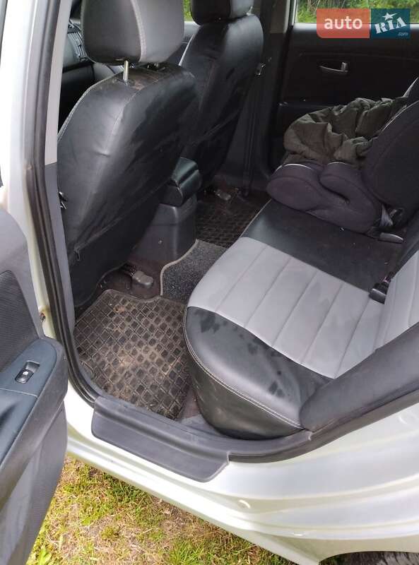 Седан Hyundai Elantra 2008 в Смеле