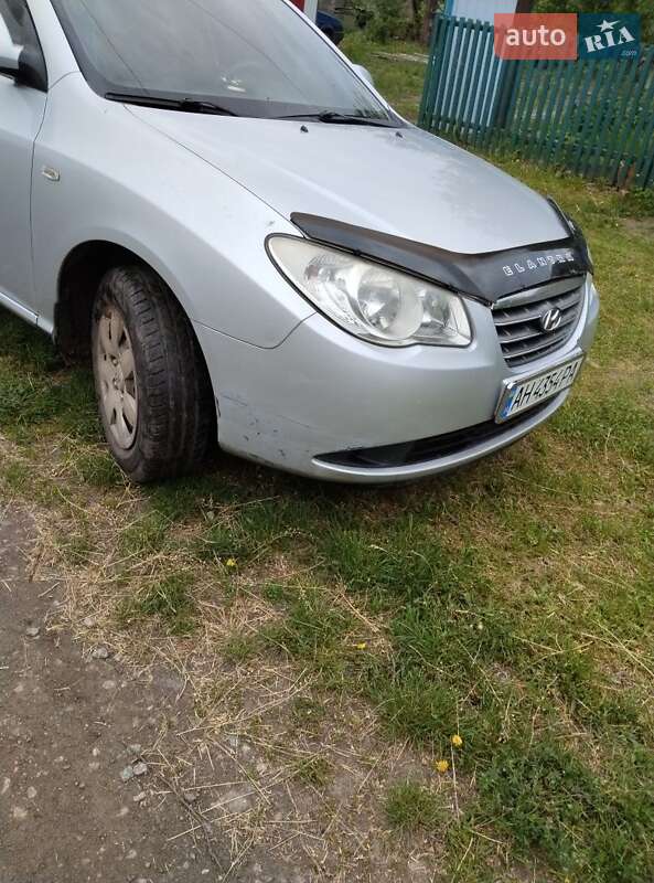 Седан Hyundai Elantra 2008 в Смеле