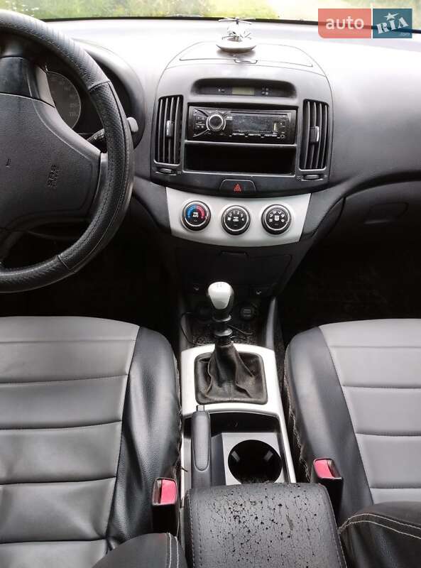 Седан Hyundai Elantra 2008 в Смеле