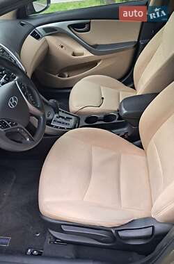 Седан Hyundai Elantra 2013 в 