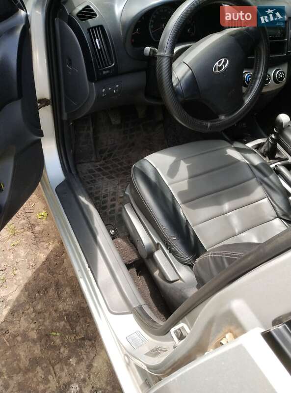 Седан Hyundai Elantra 2008 в Смеле