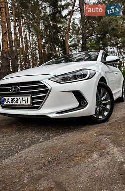 Седан Hyundai Elantra 2018 в Киеве