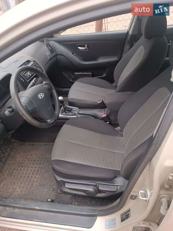 Седан Hyundai Elantra 2010 в Киеве