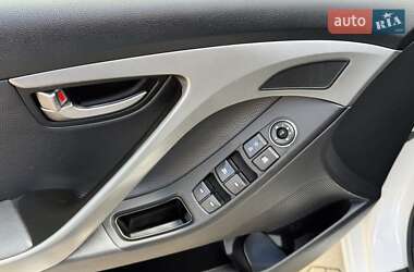 Седан Hyundai Elantra 2012 в 