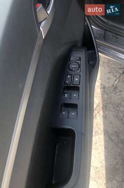 Седан Hyundai Elantra 2018 в 