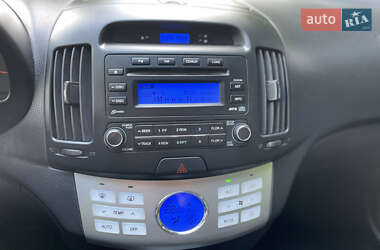 Седан Hyundai Elantra 2011 в 
