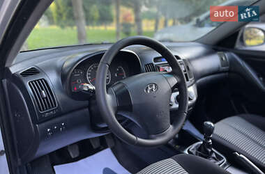 Седан Hyundai Elantra 2011 в 