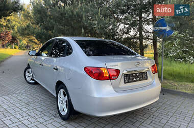 Седан Hyundai Elantra 2011 в 