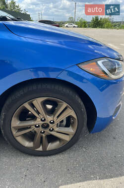 Седан Hyundai Elantra 2016 в 