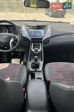 Седан Hyundai Elantra 2011 в 