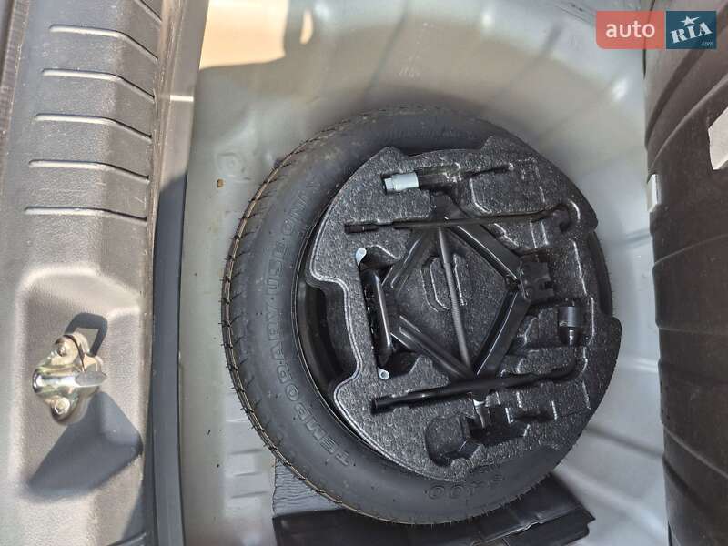 Седан Hyundai Elantra 2016 в Киеве