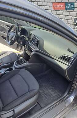 Седан Hyundai Elantra 2017 в 