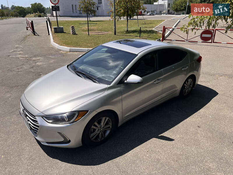Седан Hyundai Elantra 2017 в 