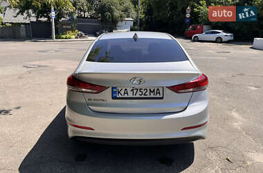 Седан Hyundai Elantra 2017 в 