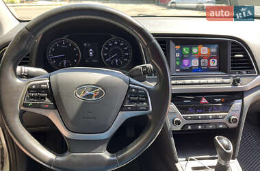 Седан Hyundai Elantra 2017 в 